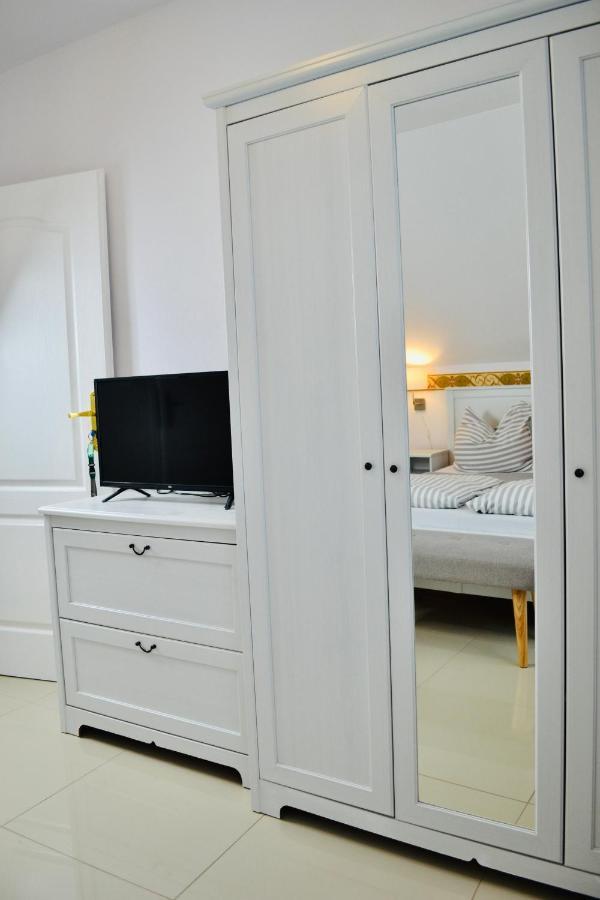 Iwona Pokoje Apartamenty Karwia Ngoại thất bức ảnh