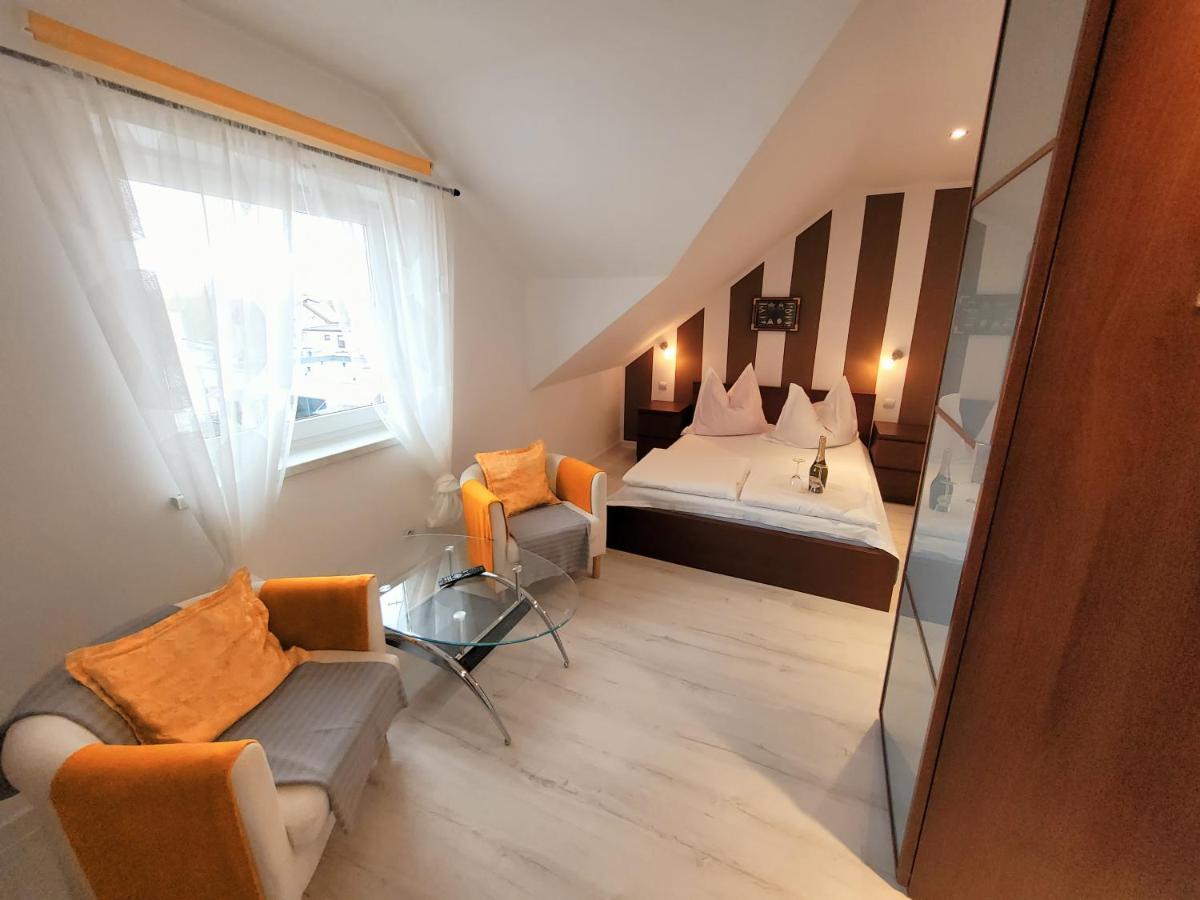 Iwona Pokoje Apartamenty Karwia Ngoại thất bức ảnh